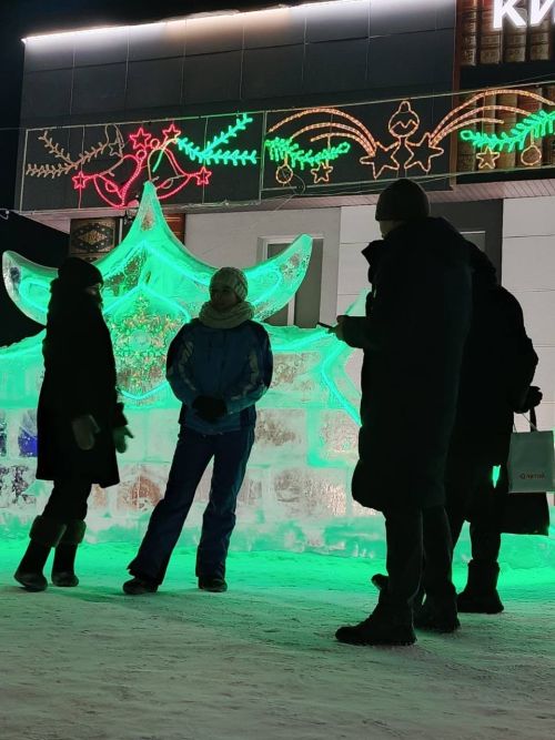 Кичә Сабаның Үзәк чыршысы янында почта элемтәсе һәм район электр элемтәсе узелы хезмәткәрләре бәйрәм оештырды