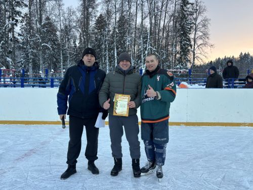 «Яшьлек» яшьләр үзәге  алкалы хоккей буенча Яңа ел турниры уздырды