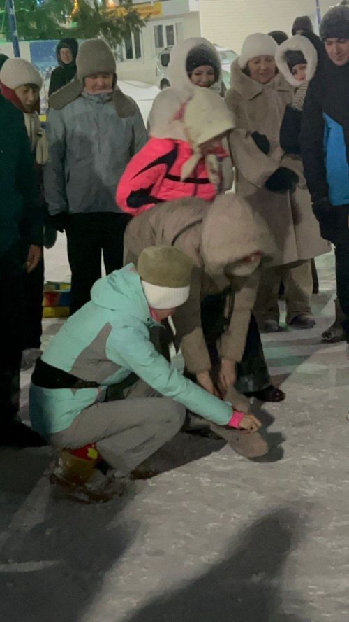Бүген үзәк мәйданда «Цинк-Саба» җәмгыяте коллективы үзенчәлекле бәйрәм тамашасы тәкъдим итте