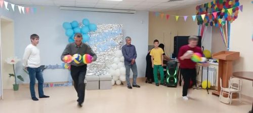 «Тургай» социаль приютында тәрбияләнүчеләр әтиләренә бәйрәм ясаган