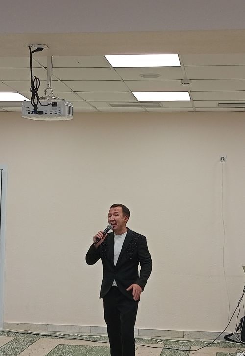 Лесхоз картлар һәм инвалидлар йортына Вадим Захаров концерт белән килде