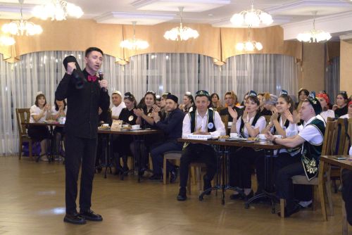 Район мәктәпкәчә яшьтәге балаларның ата-аналары квиз-уенда көч сынашты