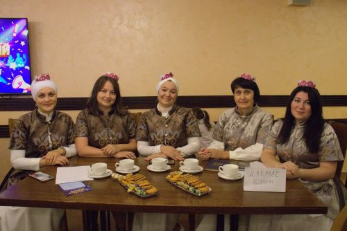 Район мәктәпкәчә яшьтәге балаларның ата-аналары квиз-уенда көч сынашты