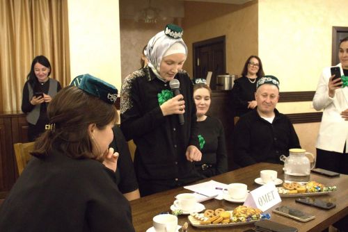 Район мәктәпкәчә яшьтәге балаларның ата-аналары квиз-уенда көч сынашты