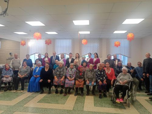 Җыр-моңга төрелгән бәйрәм: Кукмара артистлары Лесхоз өлкәннәрен сөендерде