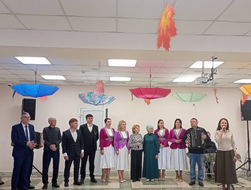 Җыр-моңга төрелгән бәйрәм: Кукмара артистлары Лесхоз өлкәннәрен сөендерде