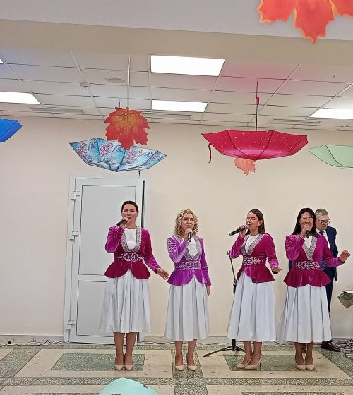 Җыр-моңга төрелгән бәйрәм: Кукмара артистлары Лесхоз өлкәннәрен сөендерде