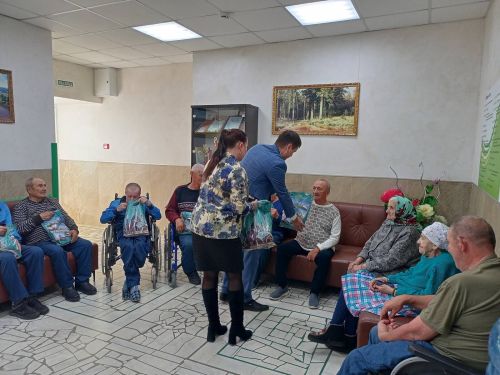 Җыр-моңга төрелгән бәйрәм: Кукмара артистлары Лесхоз өлкәннәрен сөендерде