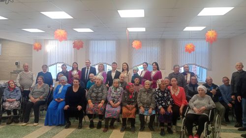 Җыр-моңга төрелгән бәйрәм: Кукмара артистлары Лесхоз өлкәннәрен сөендерде