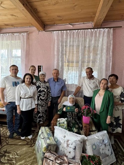 Түбән Шытсуда  яшәүче Расиха Ризванованы 90 яшьлек юбилее  белән котладылар