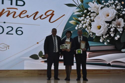 Сабада һөнәри бәйрәмнәре уңаеннан укытучыларны хөрмәтләделәр