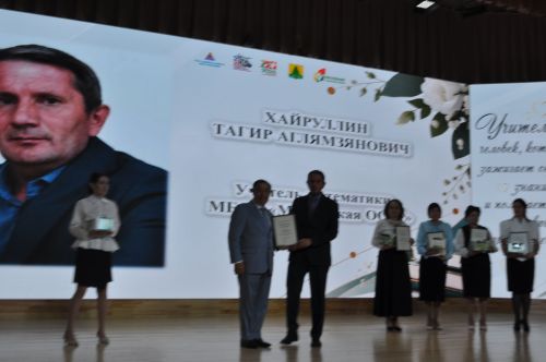 Сабада һөнәри бәйрәмнәре уңаеннан укытучыларны хөрмәтләделәр