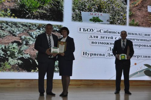 Сабада һөнәри бәйрәмнәре уңаеннан укытучыларны хөрмәтләделәр