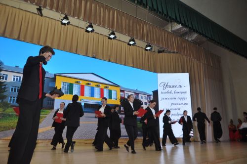 Сабада һөнәри бәйрәмнәре уңаеннан укытучыларны хөрмәтләделәр