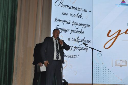 Сабада һөнәри бәйрәмнәре уңаеннан укытучыларны хөрмәтләделәр
