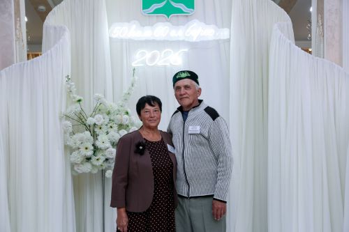 Чәчләр чаларган,  әмма мәхәббәт сүнмәгән....