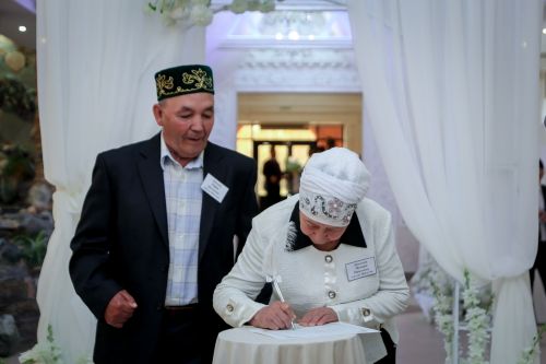 Чәчләр чаларган,  әмма мәхәббәт сүнмәгән....