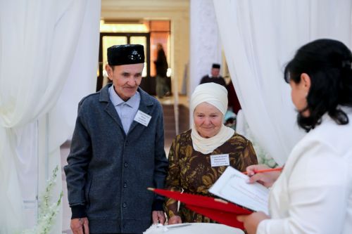 Чәчләр чаларган,  әмма мәхәббәт сүнмәгән....