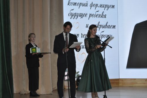 Сабада һөнәри бәйрәмнәре уңаеннан укытучыларны хөрмәтләделәр