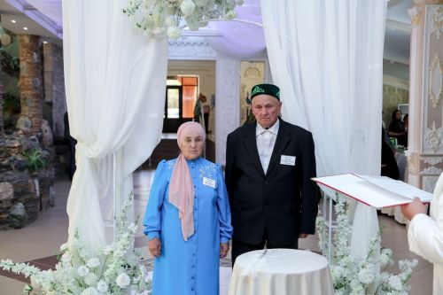 Чәчләр чаларган,  әмма мәхәббәт сүнмәгән....
