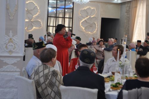 Чәчләр чаларган,  әмма мәхәббәт сүнмәгән....