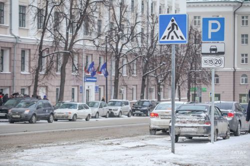 Бүген Казанда муниципаль парковкалар бушлай эшлиячәк