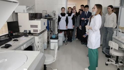 Саба үзәк хастаханәсендә укучылар өчен “Ачык ишекләр көне” узды