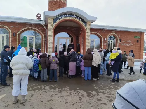 Лесхоз бистәсенең «Нургали мәчете» янында балалар өчен «Нурлы Рамазан» дип исемләнгән бәйрәм узды