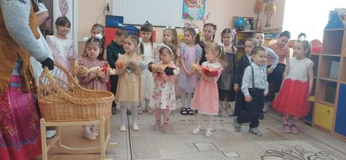 8 Март бәйрәме- балалар бакчасында иң күңелле бәйрәм