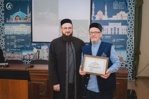 Диния Нәзарәтендә “Нурлы Рамазан” бәйгесе җиңүчеләрен тәбрикләделәр
