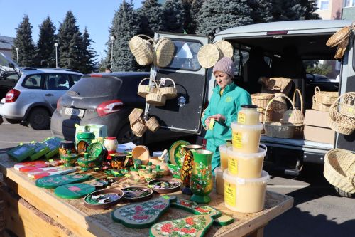Быел  халык  ярминкәгә мәдәният йорты  каршындагы  мәйданга  чыкты