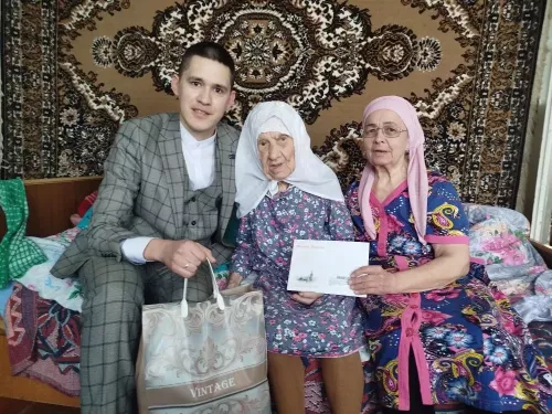 Шәмәрдәндә яшәүче Равия Габдерахманованы 94 яше тулу уңаеннан котладылар