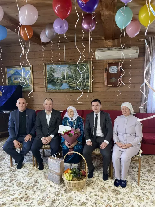 Миңгәр авылында яшәүче Бибишәмсүнә Вагыйз кызы үзенең   олы юбилеен – 98 яшьлек гомер бәйрәмен билгеләп үтте