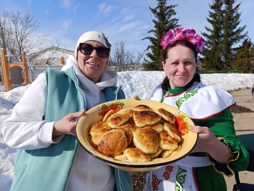 Иштуганлылар Нәүрүзбикәне каршы алдылар...
