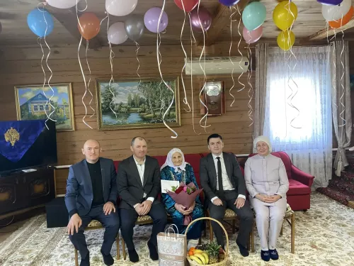 Миңгәр авылында яшәүче Бибишәмсүнә Вагыйз кызы үзенең   олы юбилеен – 98 яшьлек гомер бәйрәмен билгеләп үтте