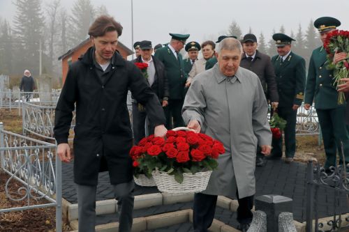 Лесхоз бистәсендә, урта мәктәп базасында легендар урманчы, РСФСРның һәм ТАССРның атказанган урманчысы Нургали Миңнехан улы Миңнеханов истәлегенә тизйөрешле шахмат буенча районара шәхси турнир оештырылды.