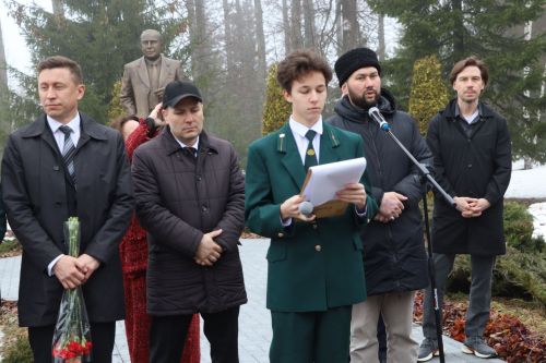 Лесхоз бистәсендә, урта мәктәп базасында легендар урманчы, РСФСРның һәм ТАССРның атказанган урманчысы Нургали Миңнехан улы Миңнеханов истәлегенә тизйөрешле шахмат буенча районара шәхси турнир оештырылды.