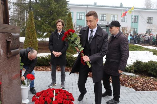 Лесхоз бистәсендә, урта мәктәп базасында легендар урманчы, РСФСРның һәм ТАССРның атказанган урманчысы Нургали Миңнехан улы Миңнеханов истәлегенә тизйөрешле шахмат буенча районара шәхси турнир оештырылды.