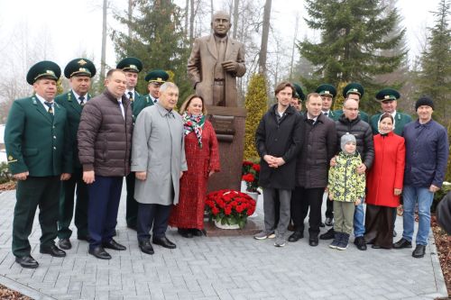 Лесхоз бистәсендә, урта мәктәп базасында легендар урманчы, РСФСРның һәм ТАССРның атказанган урманчысы Нургали Миңнехан улы Миңнеханов истәлегенә тизйөрешле шахмат буенча районара шәхси турнир оештырылды.
