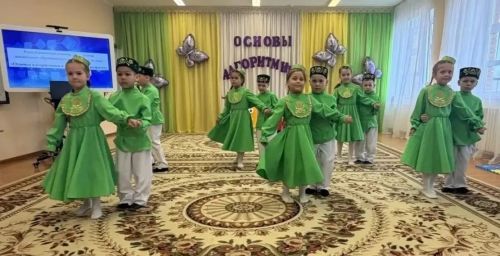 «Шоколад» балалар бакчасында  алгоритмика нигезләрен кертүгә багышланган республика семинары узды