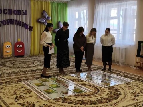 «Шоколад» балалар бакчасында  алгоритмика нигезләрен кертүгә багышланган республика семинары узды