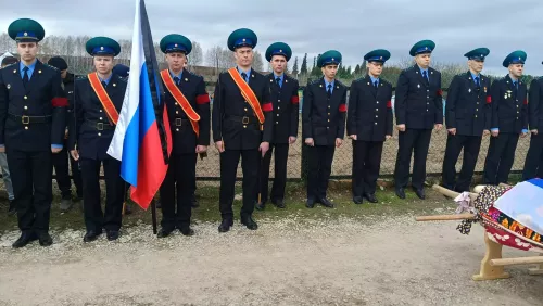 Туктар авылында хәрби егетне соңгы юлга озаттылар