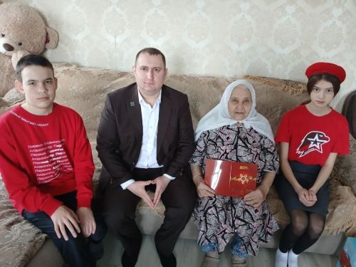 Бөек Җиңүнең 81 еллыгы алдыннан Сатыш авыл җирлегендә тыл ветераннарын котладылар