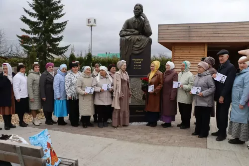 “И мөкаддәс моңлы сазым! Уйнадың син ник бик аз?”