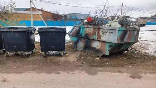 Байлар Сабасында  чүп-чар белән тулган бункер  мәйданчыклары...