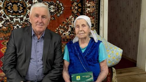 Байлар Сабасында яшәүче  Әнисә Сытдыкова   узенең 90 яшьлек юбилеен билгеләп узды