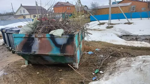 Байлар Сабасында  чүп-чар белән тулган бункер  мәйданчыклары...