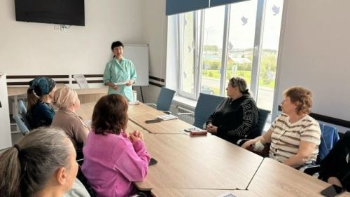 «Балкыш» халыкка социаль хезмәт күрсәтү үзәге «Деменцияле кешеләр белән аралашу үзенчәлекләре» дигән темага дәрес оештырды