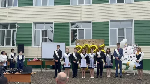 Бүген Юлбат урта мәктәбендә дә соңгы кыңгырау чыңлады