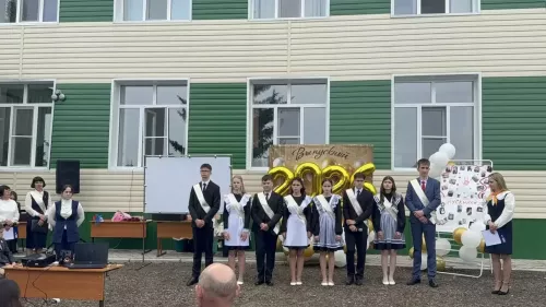 Бүген Юлбат урта мәктәбендә дә соңгы кыңгырау чыңлады